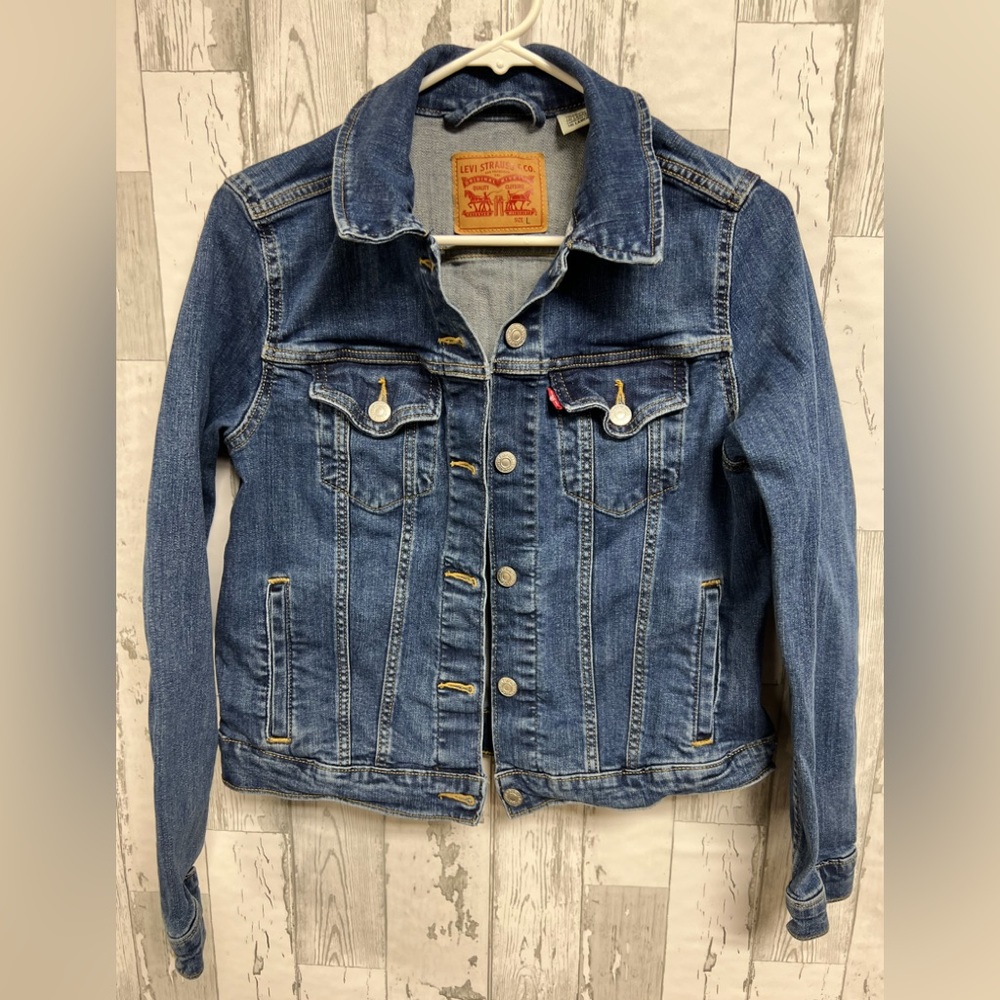 Levi’s Jean Jacket - Picture 1 of 2